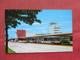 Mitchell  Field Air Terminal   Wisconsin > Milwaukee     Ref 3385 - Milwaukee