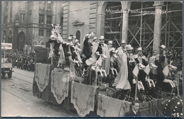 Ansichtskarten: Bayern: MÜNCHEN, Faschingsumzüge 1949/1954, 51 Echtfotokarten Und 6 Kleinformatige F - Autres & Non Classés