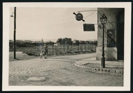 Cca 1930 Budapest, Zugló, A Szugló Utca Sarkán, Jelzés Nélküli Vintage Fotó Kinszki Imre (1901-1945) Hagyatékából, 4,5x6 - Other & Unclassified
