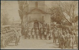 1915 Legénységi Kitüntetés átadása A Tisztikar Jelenlétében A Fronton, Hátoldalon Feliratozott, Restaurált Fotó, 10×17 C - Andere & Zonder Classificatie