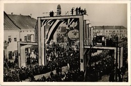 ** T1 1938 Kassa, Kosice; Bevonuló Hadseregünk A Diadalkapu Előtt, Bevonulás / Entry Of The Hungarian Troops, Triumphal  - Zonder Classificatie