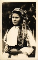 * T2 Morvamogyoród, Moravské Lieskové; Mladucha Z Mor. Lieskovej / Lány Morvamogyoródról Népviseletben / Girl From Morav - Zonder Classificatie