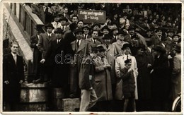 ** T2 ~1943 A Postás Sport Egyesület (SE) 'B' Közép Szurkolók / Hungarian Football Fans. Photo - Zonder Classificatie