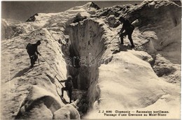 ** T1 Chamoix, Ascension Perilleuse, Passage D'une Crevasse Au Mont Blanc/ Mountain Climbers In Winter - Non Classés