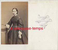 CDV Second Empire-jeune Fille Mode-photo Victoire à Lyon- Bel état - Oud (voor 1900)