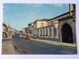 CPM (79) Deux Sèvres - CERIZAY - La Rue Principale  Et L'Hôtel Du Cheval Blanc - Cerizay