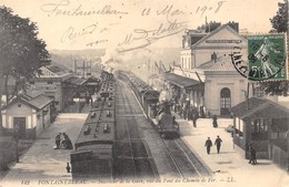 77-FONTAINEBLEAU-INTERIEUR DE LA GARE, VUE DU PONT DU CHEMIN DE FER - Fontainebleau