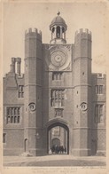 Postcard Hampton Court Palace Clock Court Gateway My Ref  B13331 - Middlesex