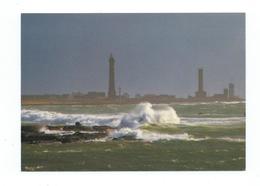 17035 -TEMPÊTE AU PIED DU  PHARE D' ECKMÜHL- PENMARC'H (FINISTERE) - Phares