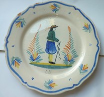 RARE ANCIENNE ASSIETTE HENRIOT QUIMPER (LB) N°126 / Homme Breton Canne / 24 Cm - Quimper/Henriot (FRA)