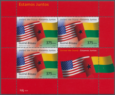 Thematik: Flaggen / Flags: 2002, Guinea-Bissau:UNITED WE STAND/ IN COMMEMORATION OF 9/11) Miniature - Altri & Non Classificati