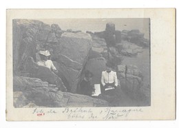 ILE DE BREHAT (22) Carte Photo Femmes  Dans Les Rochers Animation - Ile De Bréhat