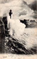 Cpa  Dieppe Le Phare Un Jour De Tempête. - Dieppe