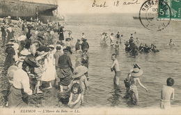 Scène De Plage Beau Plan à Kermor Enfants Au Bain Chalutier - Jeux Et Jouets