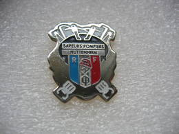 Pin's Des Sapeurs Pompiers De La Commune De HUTTENHEIM (Dépt 67) - Pompiers