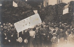 REIMS  -  Une Assemblée De Gens Qui Trinque En 1907 ( Carte-photo ) - Reims