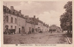 CPA PLEUMARTIN 86 - Place De L'hôtel De Ville - Pleumartin