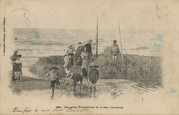 Jeu De Plage  Construction De Chateau De Sable  Sand Castle. Calvados . Petits Travailleurs De La Mer . 1903 - Jeux Et Jouets