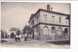 6 - BOURGUEIL - La Place Et La Mairie - Altri & Non Classificati