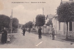 Cpa PLEUMARTIN (86) - Avenue De La Gare - Pleumartin