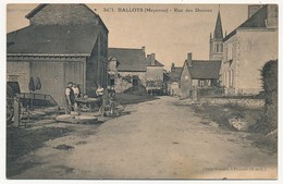 Delcampe - CPA - BALLOTS (Mayenne) - Rue Des Douves - Altri & Non Classificati