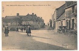 CPA - BALLOTS (Mayenne) - Place De L'Eglise Et Route De La Roë - Otros & Sin Clasificación