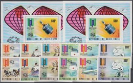 ** 1974 100 éves Az UPU Fogazott + Vágott Sor + Bélyegek Blokk Formában Mi 517-522 + Fogazott + Vágott Blokk Mi 26 - Andere & Zonder Classificatie