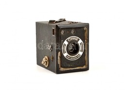Cca 1935 Coronet Every Distance Box Fényképezőgép, Kopottas állapotban / Vitage British Box Camera, In Slightly Worn Con - Fototoestellen