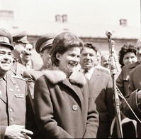 Valentyina Tyereskova (1937-) Női űrhajós, 15 Db Fotónegatív 4 Csíkban, 6×6 Cm - Other & Unclassified