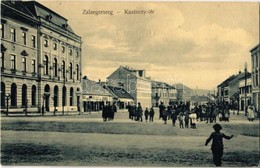 T2 1916 Zalaegerszeg, Kazinczy Tér, Szálloda Az Arany Bárányhoz, üzletek. Kiadja Komlos M. Miksa - Unclassified