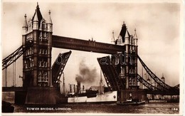 ** T1 London, Tower Bridge, SS Vidar - Unclassified