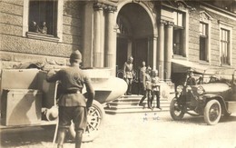 * T2/T3 1915 Conrad Von Hötzendorf K.u.K. Tábornagy, Vezérkari Főnök Az Autóhoz Kíséri August Von Mackensent (német Csás - Zonder Classificatie