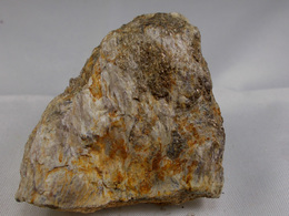 SILLIMANITE SUR MICASCHISTE 5, X 5, CM PINOLS - Minéraux