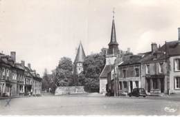28 - COURTALAIN : Place Alexandre Billié - CPSM Village (650 Habitants) Dentelée N/B Format CPA 1960 - Eure Et Loire - Courtalain