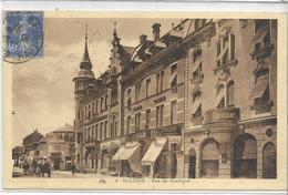 68 SAINT-LOUIS . La Rue De Huningue Animée , Banque , Librairie , édit : CAP , écrite En 1930 , état Extra - Saint Louis