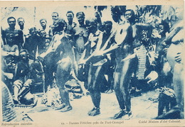Fort Crampel Danses Fétiches Fetichism  Nude Women Dancing Femmes Nues . Dechirure 3 Mm En Haut - Centrafricaine (République)