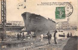 13-LA-CIOTAT- LANCEMENT DE L'ANDRE LEBON , LE NAVIRE A FLOT APRES LE LANCEMENT - La Ciotat
