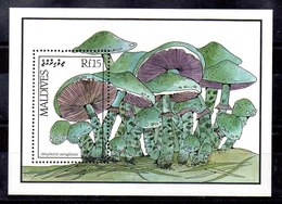 Hoja Bloque De Maldivas N ºYvert 130 ** SETAS (MUSHROOMS) - Maldives (...-1965)