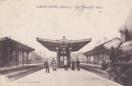 PS /  C.D. F. SAINT FONS (69) La Nouvelle Gare ( Intérieur) - Stations With Trains