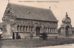Cpa Pleyben, L'Ossuaire Et Arc De Triomphe. - Pleyben