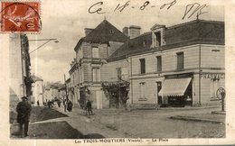 LES TROIS MOUTIERS LA PLACE - Les Trois Moutiers