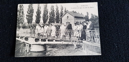 CP 59 BERGUES La Pêche A La Ligne Au Pont De Bierne ( Pêcheurs Batiment ) - Bergues