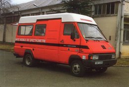 Delcampe - Véhicules Pompiers - Renault Master B90  -  Unité De Spectrométrie  - Nogent-le-Rotrou (28)  -  CPM - Transporter & LKW