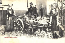 Carte Postale Ancienne De BRUXELLES - Laitières - Artigianato