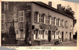 [57] Moselle  : TOP Rare Cpa MAGNY Le Café Beker Animé++ Edit BEKER Tabacs Cafe - Other Municipalities