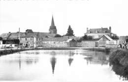 53 - BIERNE Vue Sur L'Eglise ( étang / Pêcheurs à La Ligne ) CPSM Village (700 Habitants ) Dentelée N/B PF 1969  Mayenne - Autres & Non Classés