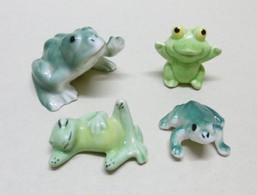 4 Miniatures De GRENOUILLES En Céramique Et Plâtre- Bibelot Animaux Grenouille - Animaux