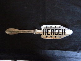 Cuillère à Absinthe Publicité  BERGER  En Métal - Spoons