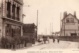 95. CPA. PIERRELAYE.  Place De La Gare, Café De Paris. - Pierrelaye