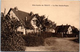 76 - Le TRAIT --- Cité-Jardin - La Rue Denis Papin - Le Trait
